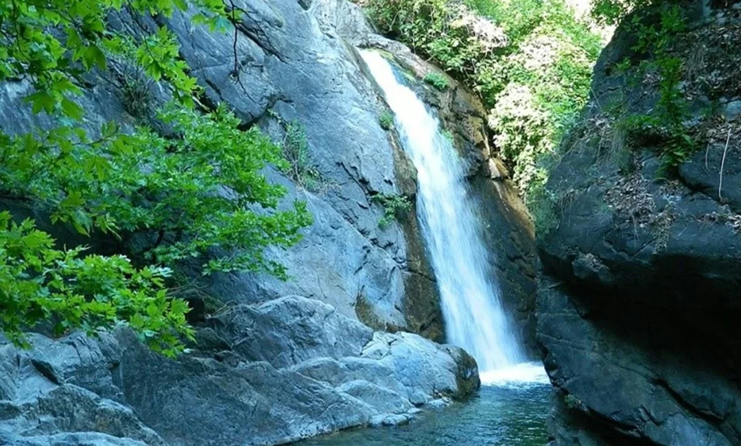 Sütüveren Şelalesi: 17 metre